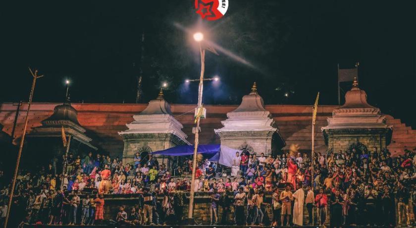 Hotel Oyo 381 Pashupati Plaza