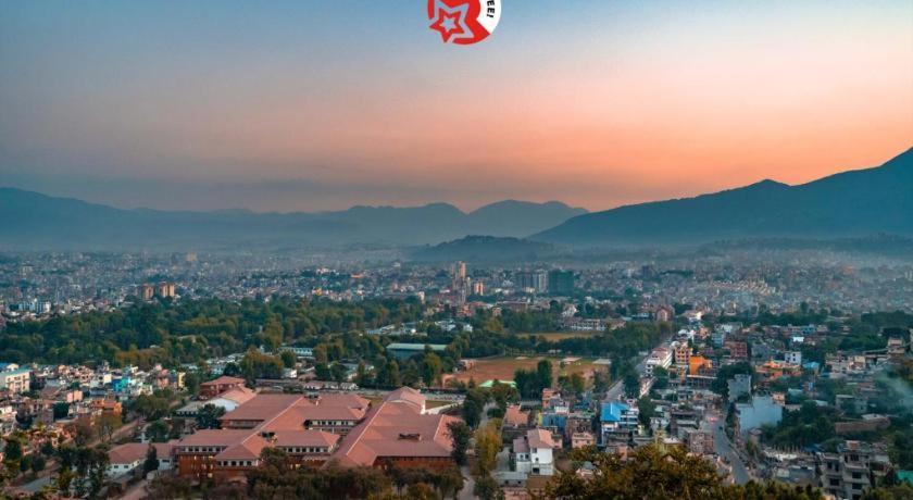 Hotel Oyo 381 Pashupati Plaza 2*