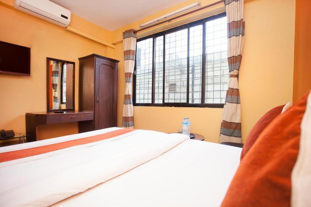 Oyo 381 Pashupati Plaza Hotel