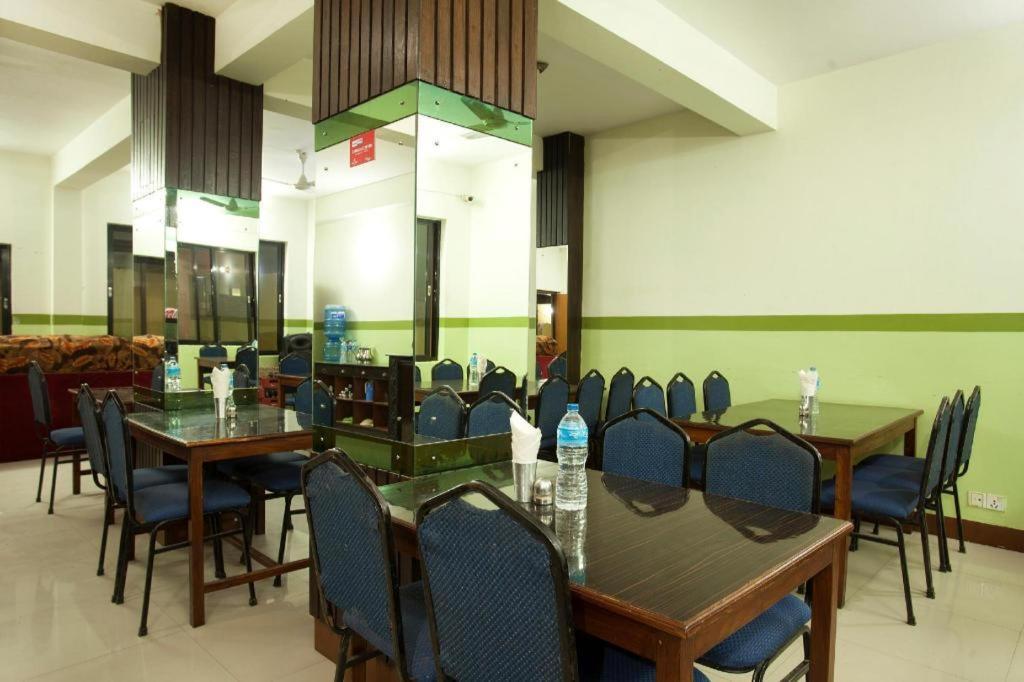 Hotel Oyo 381 Pashupati Plaza 2*