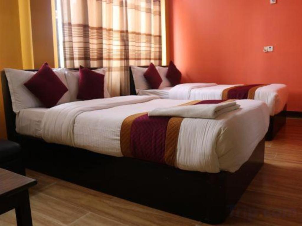 Oyo 381 Pashupati Plaza 2*