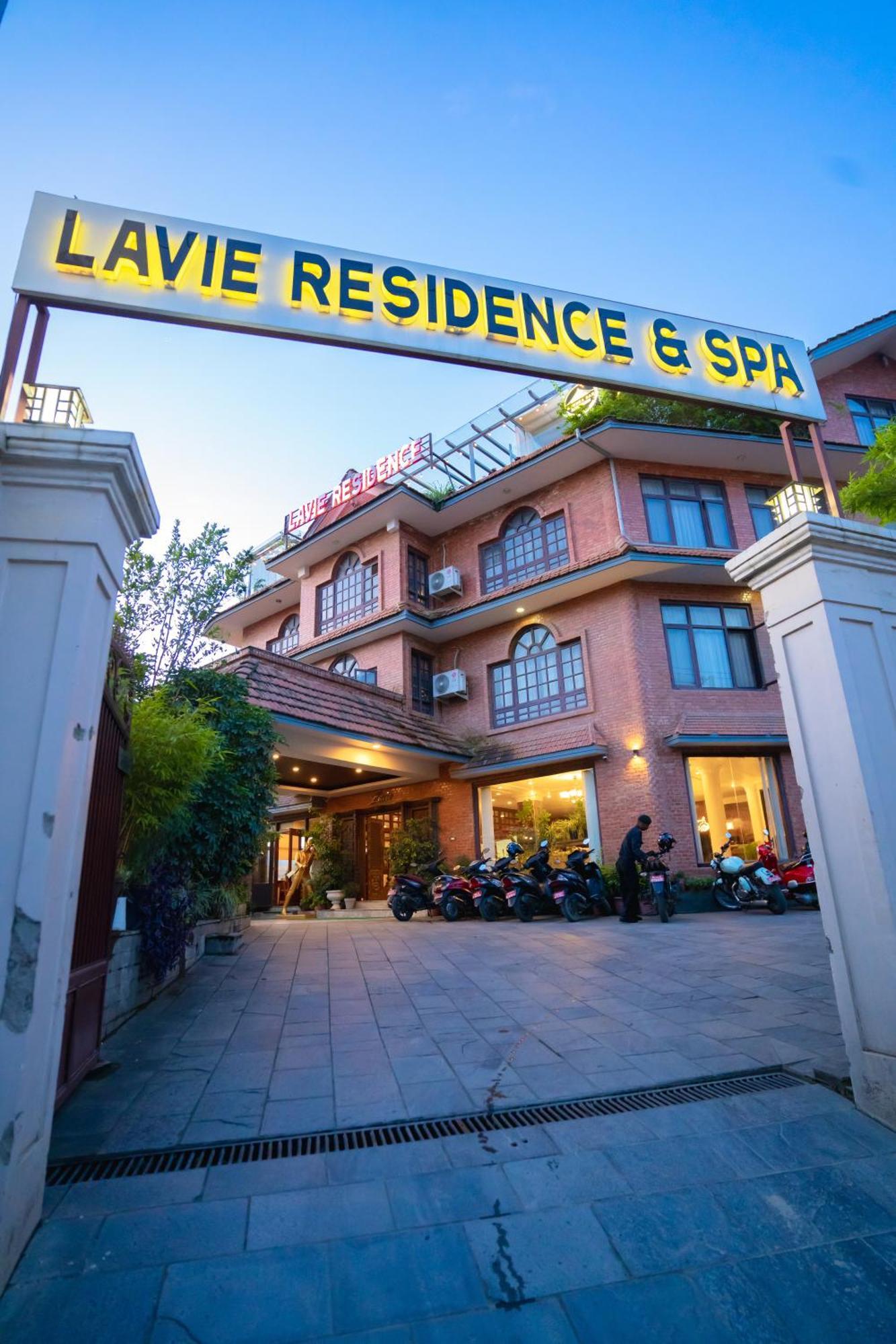 Lavie And