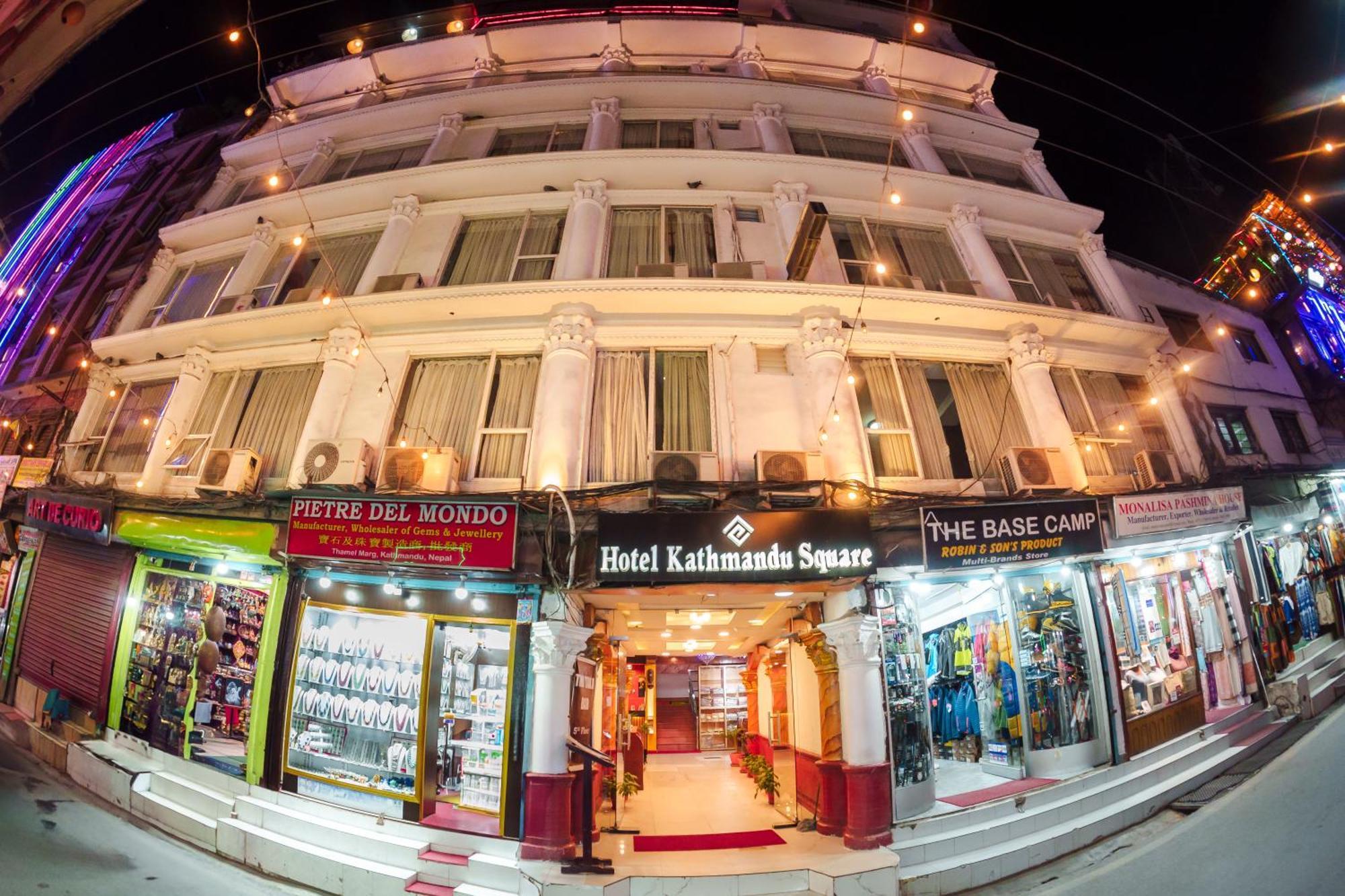 Square Hotel 3*