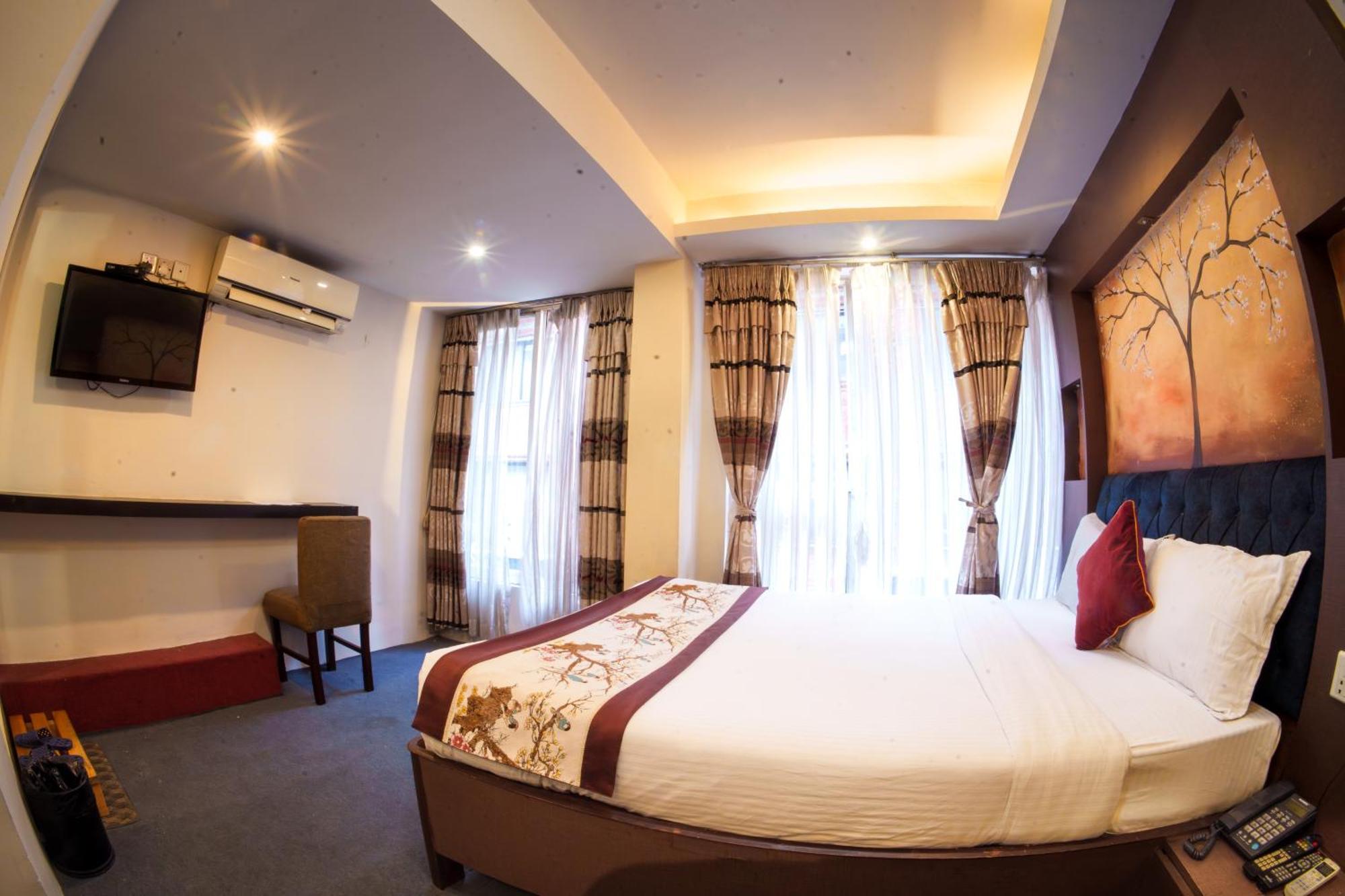 Square Hotel 3*