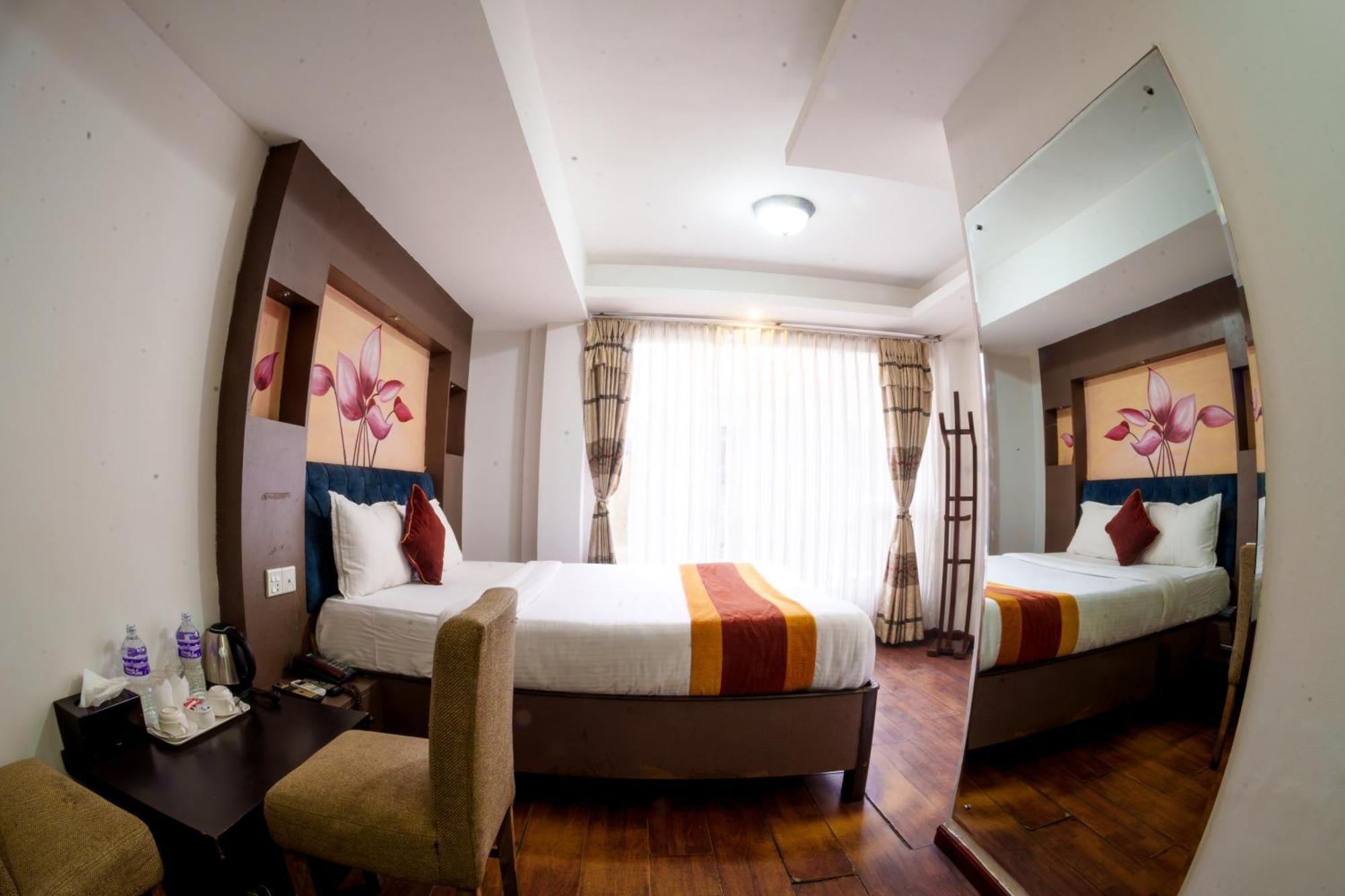Hotel Square 3*