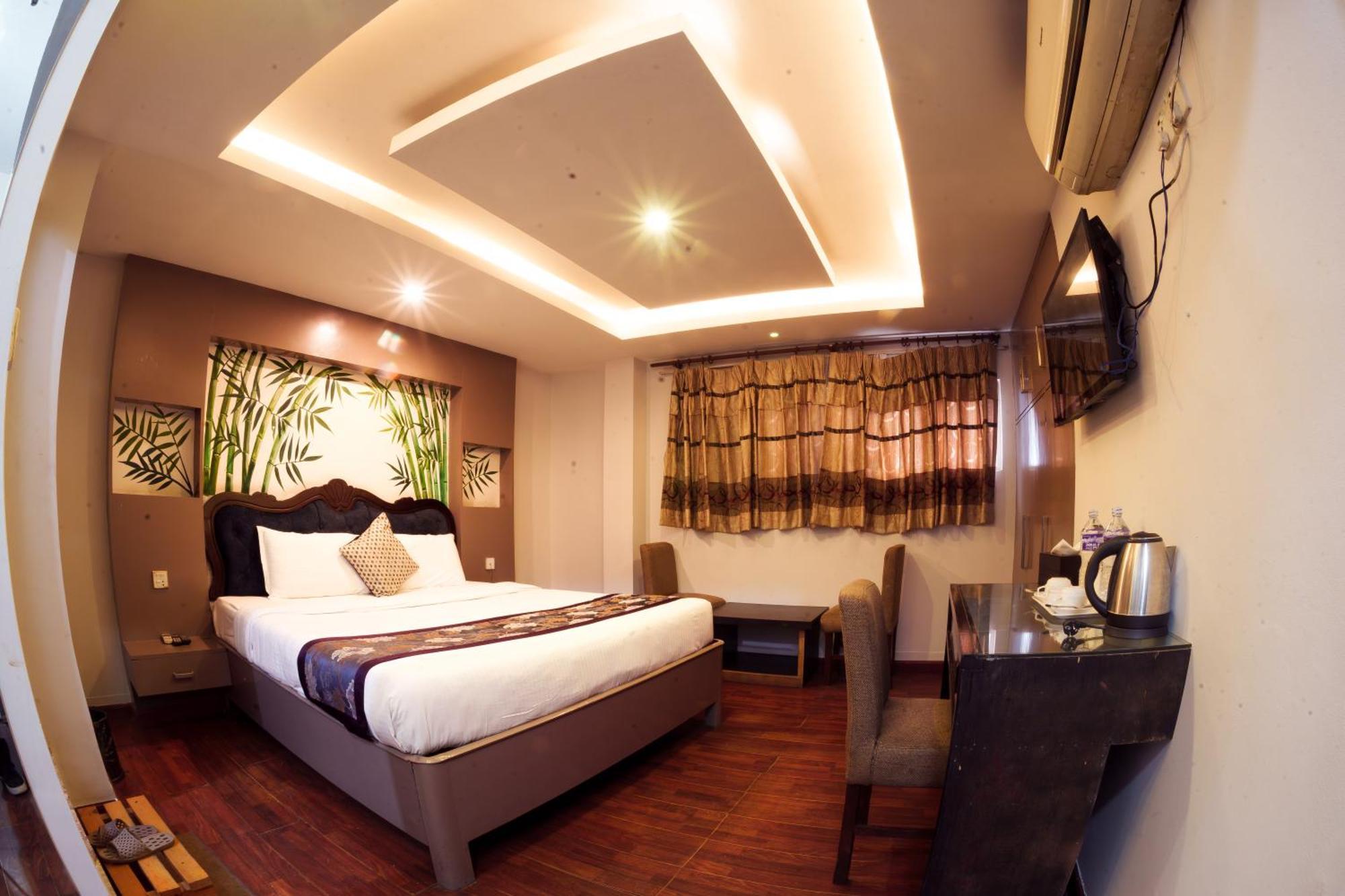 Square Hotel
