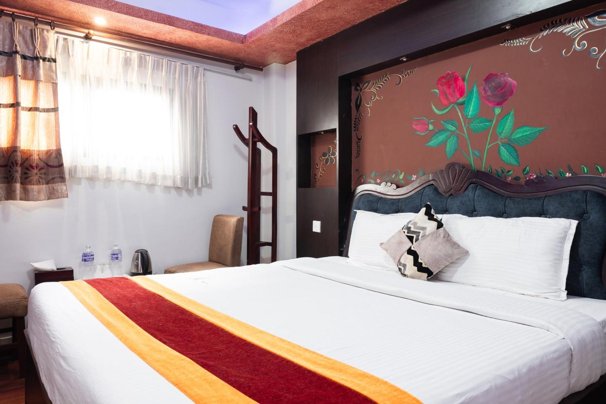 Hotel Square 3*