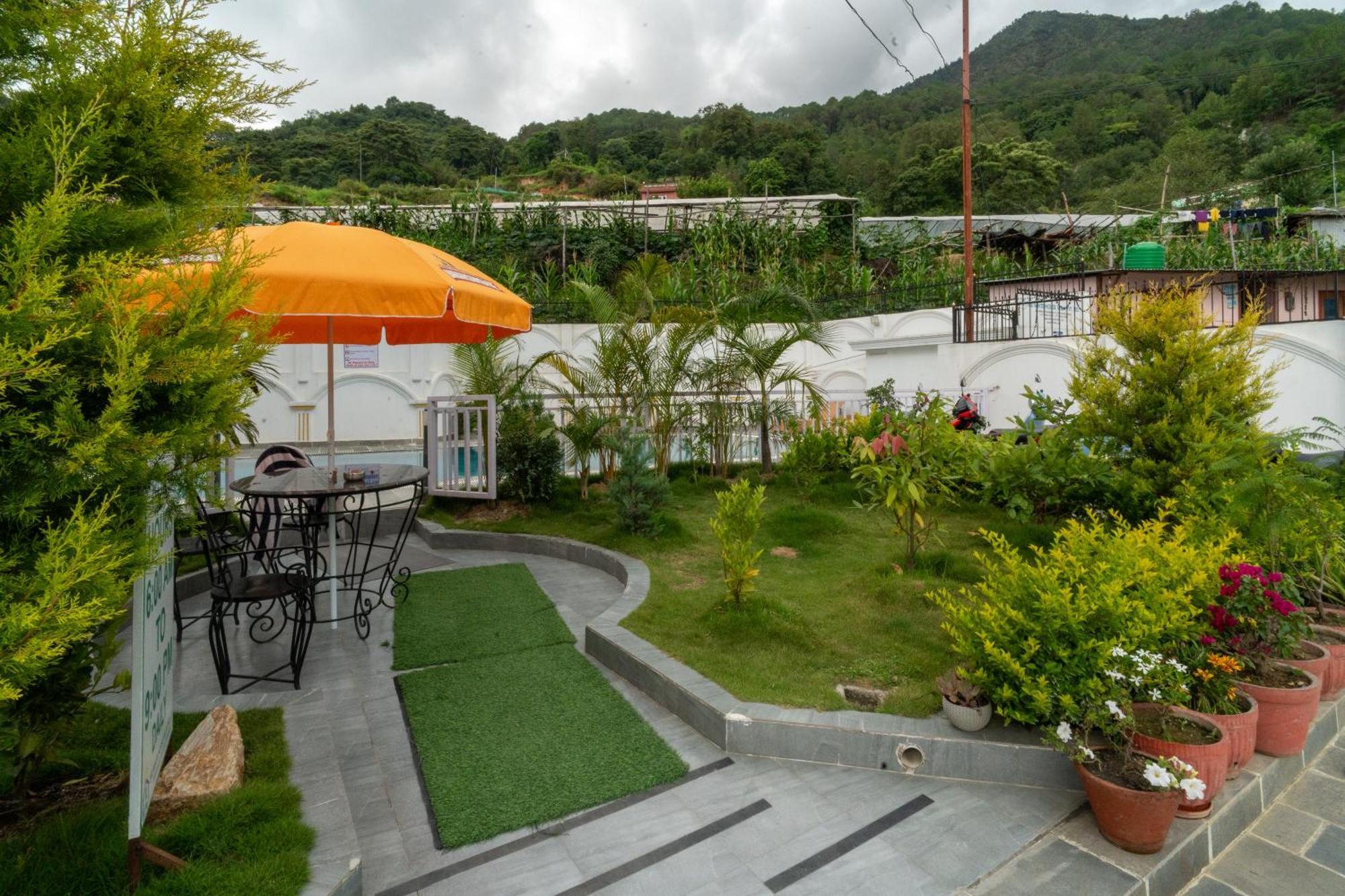 The White House 8 Bedroom With Swimming Pool Pousada Catmandu
