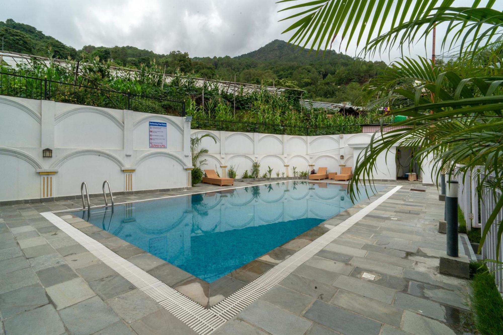 Pousada The White House 8 Bedroom With Swimming Pool Catmandu