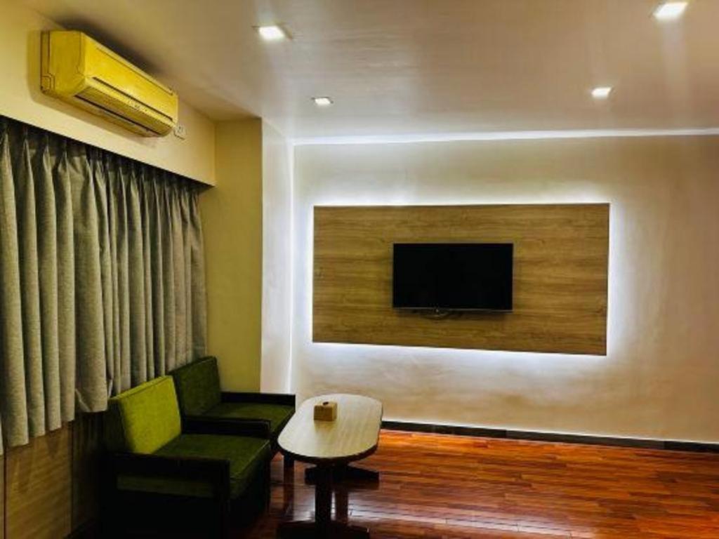 Marcopolo Business 3*
