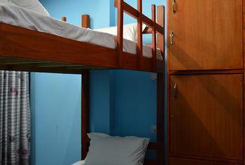 Hostel Famous House