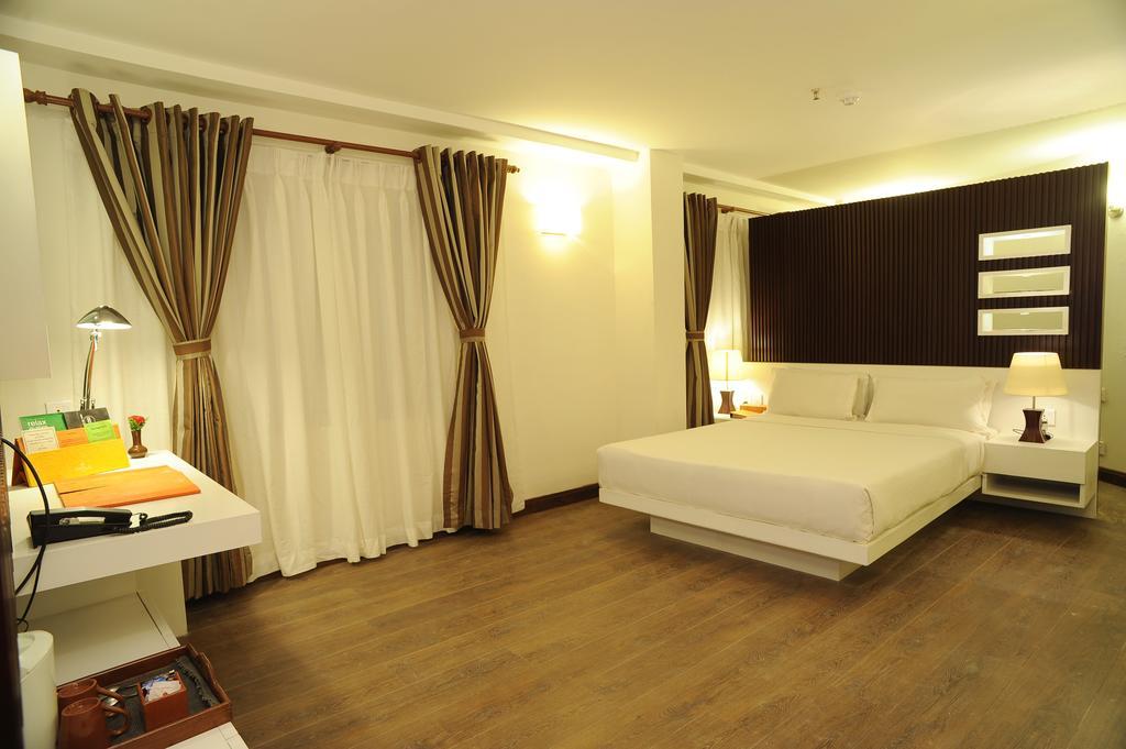 Shangri-la, Hotel