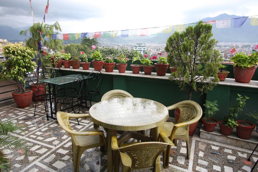Hotel Avalon House 2*