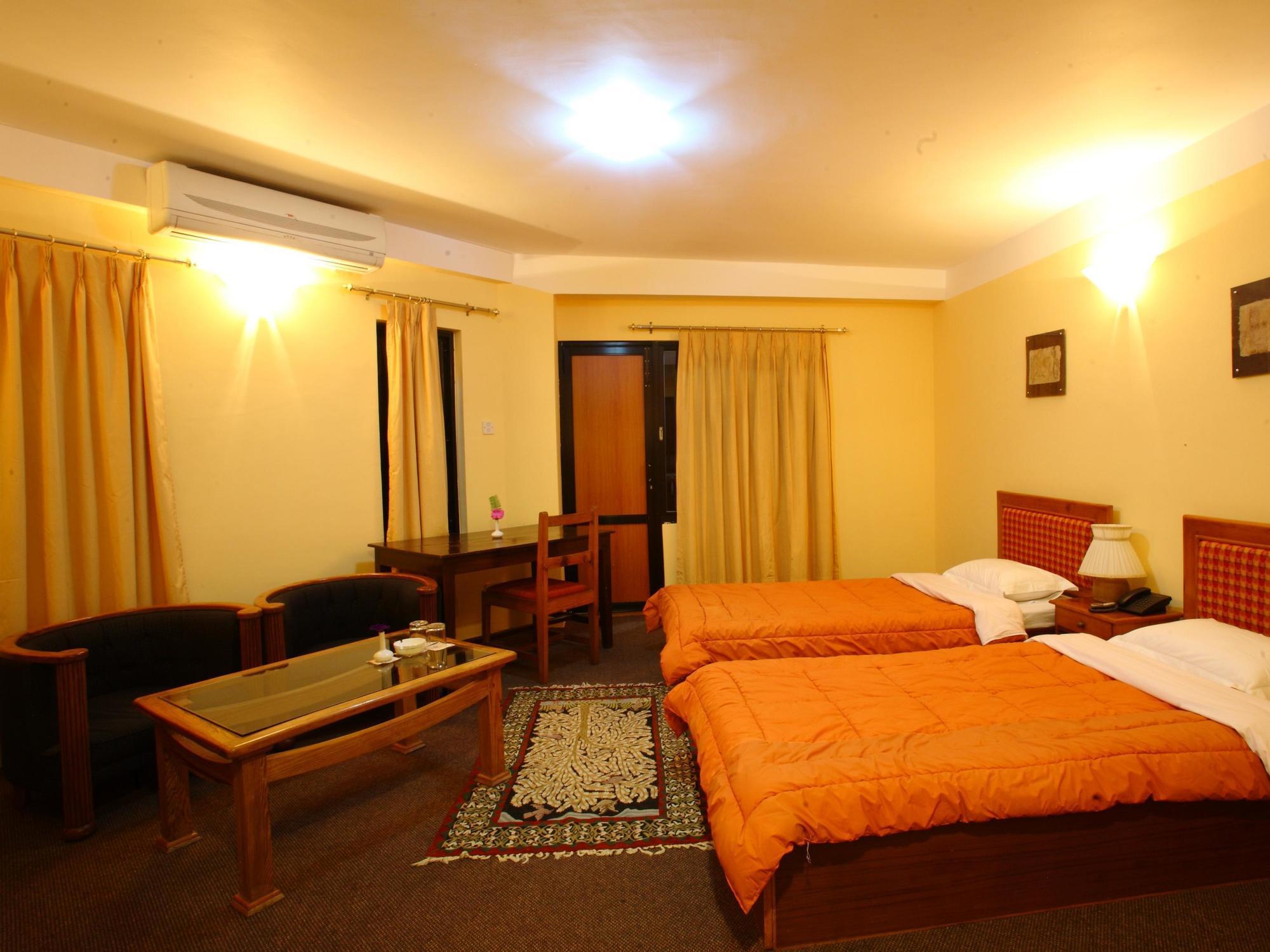 Royal Astoria Hotel 3*