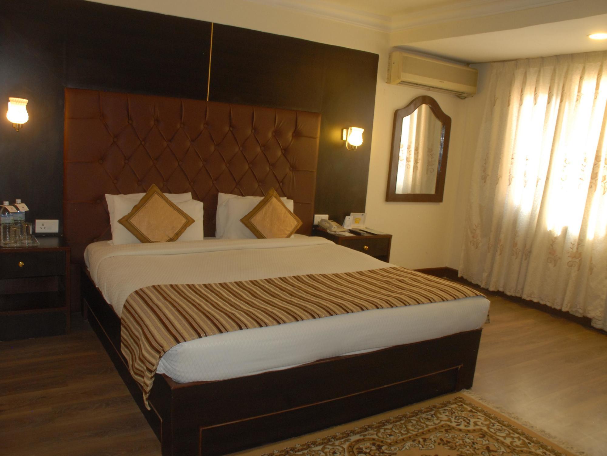 Vaishali Hotel 4*