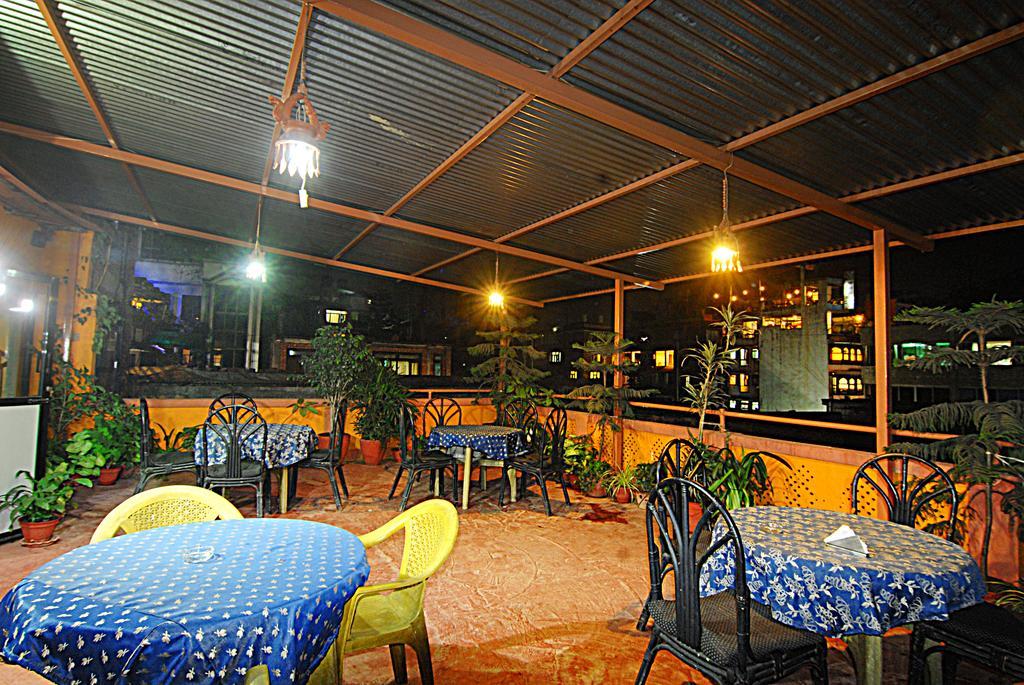 Pariwar Hotel 2*