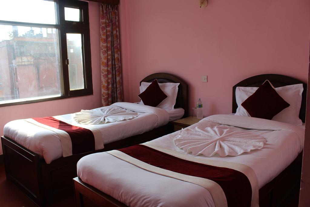 Lily Hotel 2*