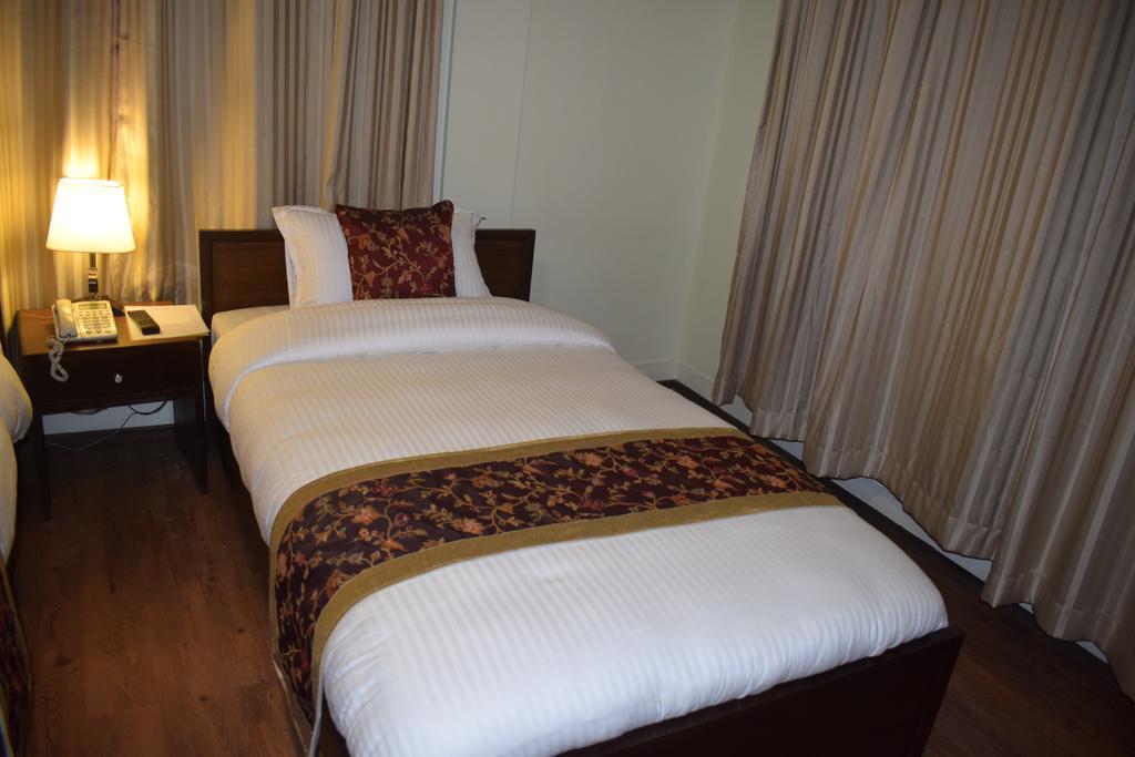Yambu Hotel 3*