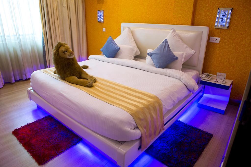 Royal Penguin Boutique & 4*
