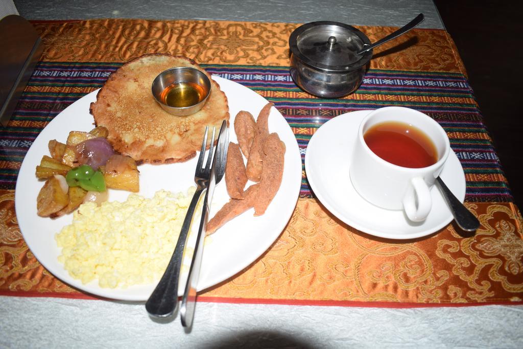 Yambu Hotel 3*
