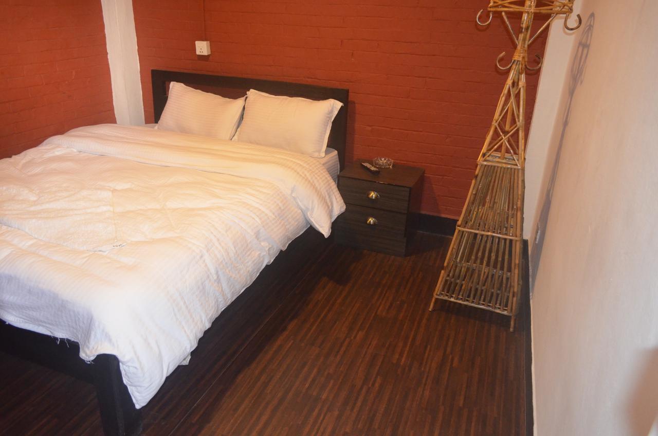 Hotel Holiday Inn Hotel 3*
