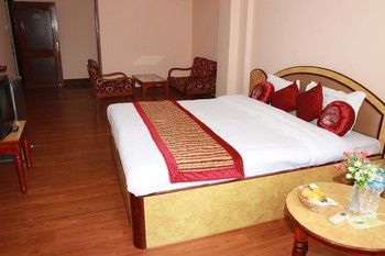 Happy Hotel 3*