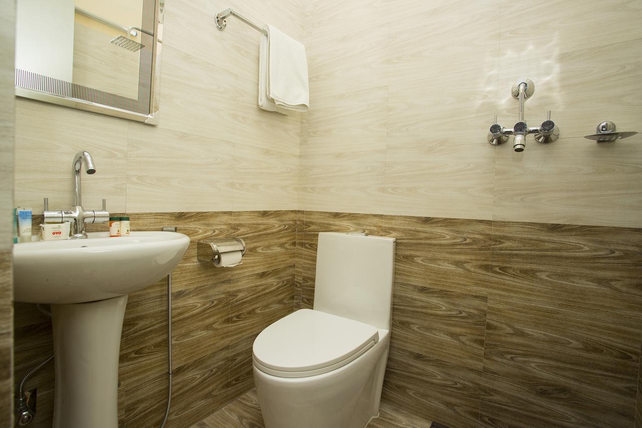 Oyo 131 Milarepa Hotel