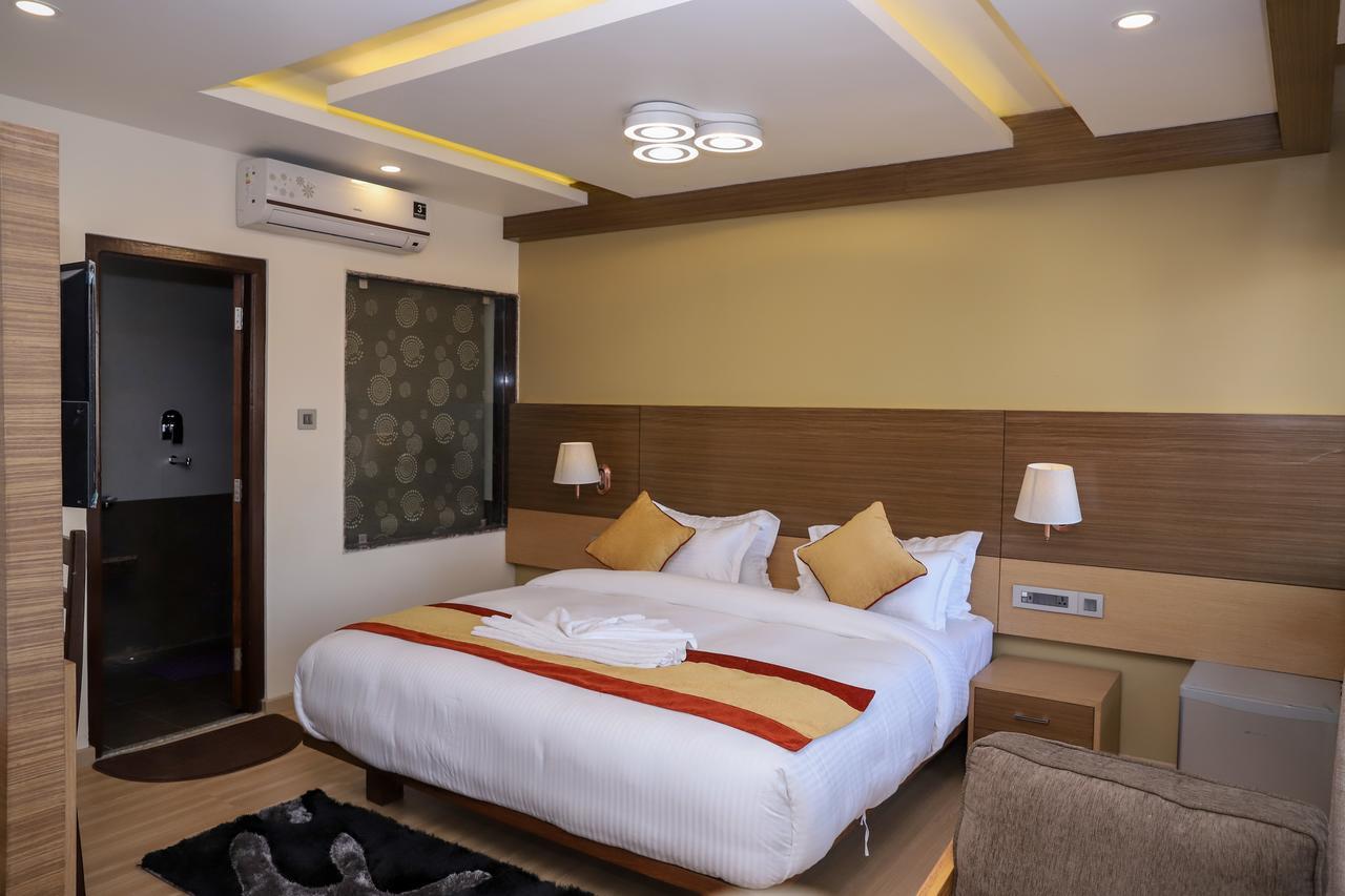 Retro And Hotel 3*