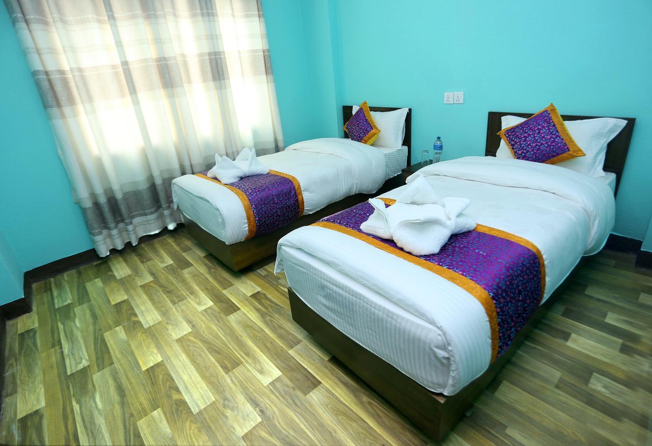 Rising Hotel 2*