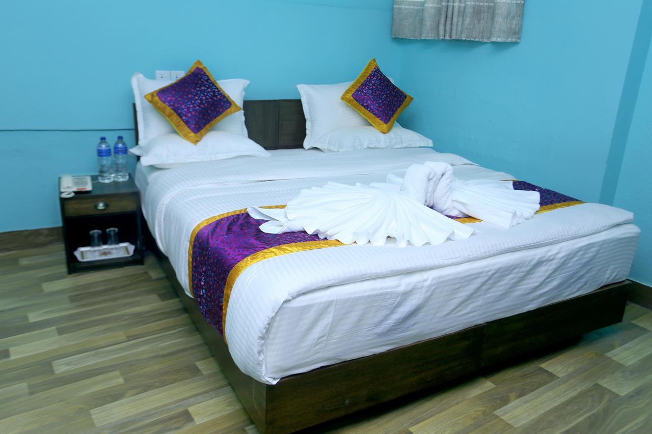 Rising Hotel 2*