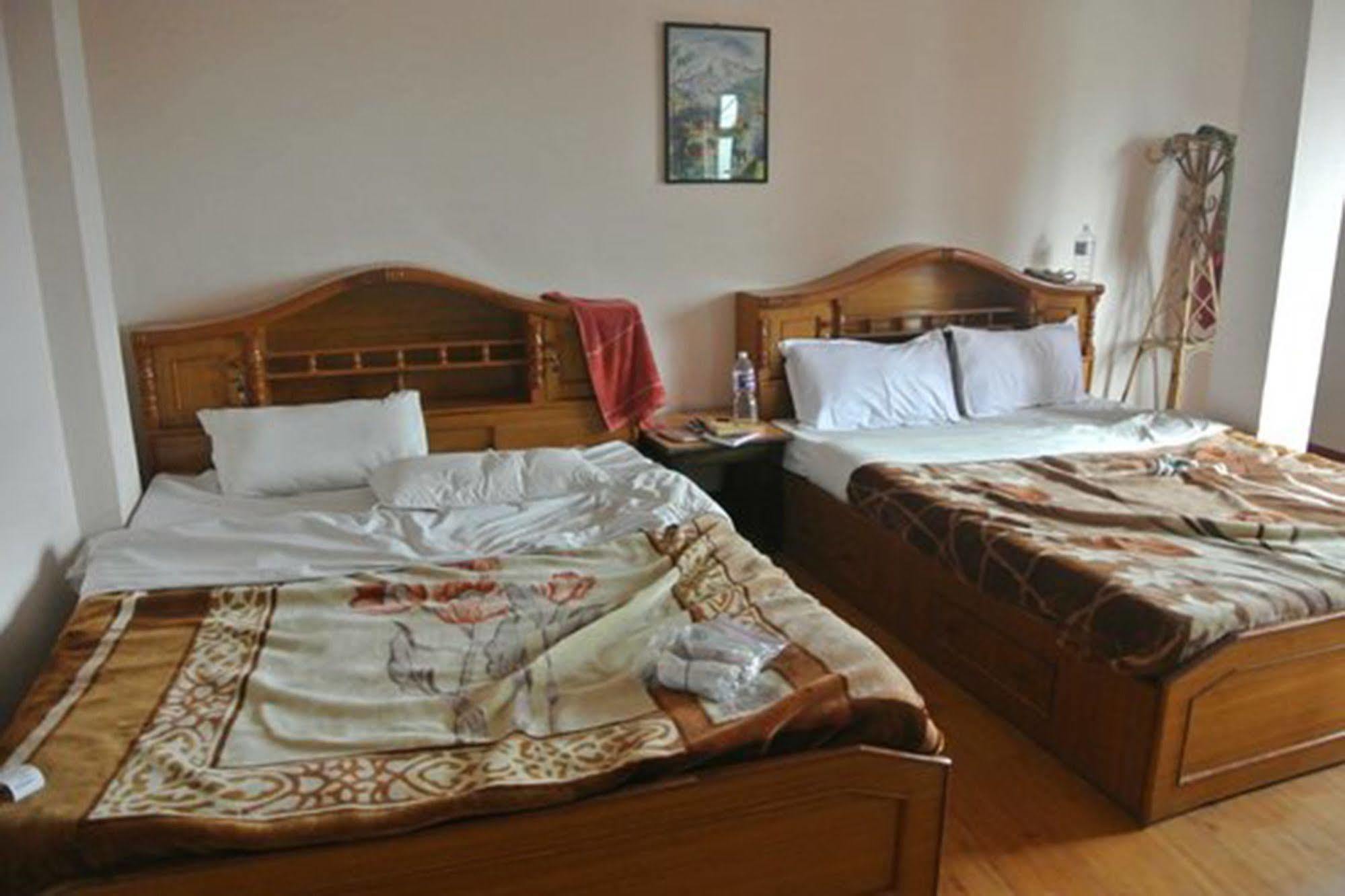 Holly Temple Tree Hotel 3*
