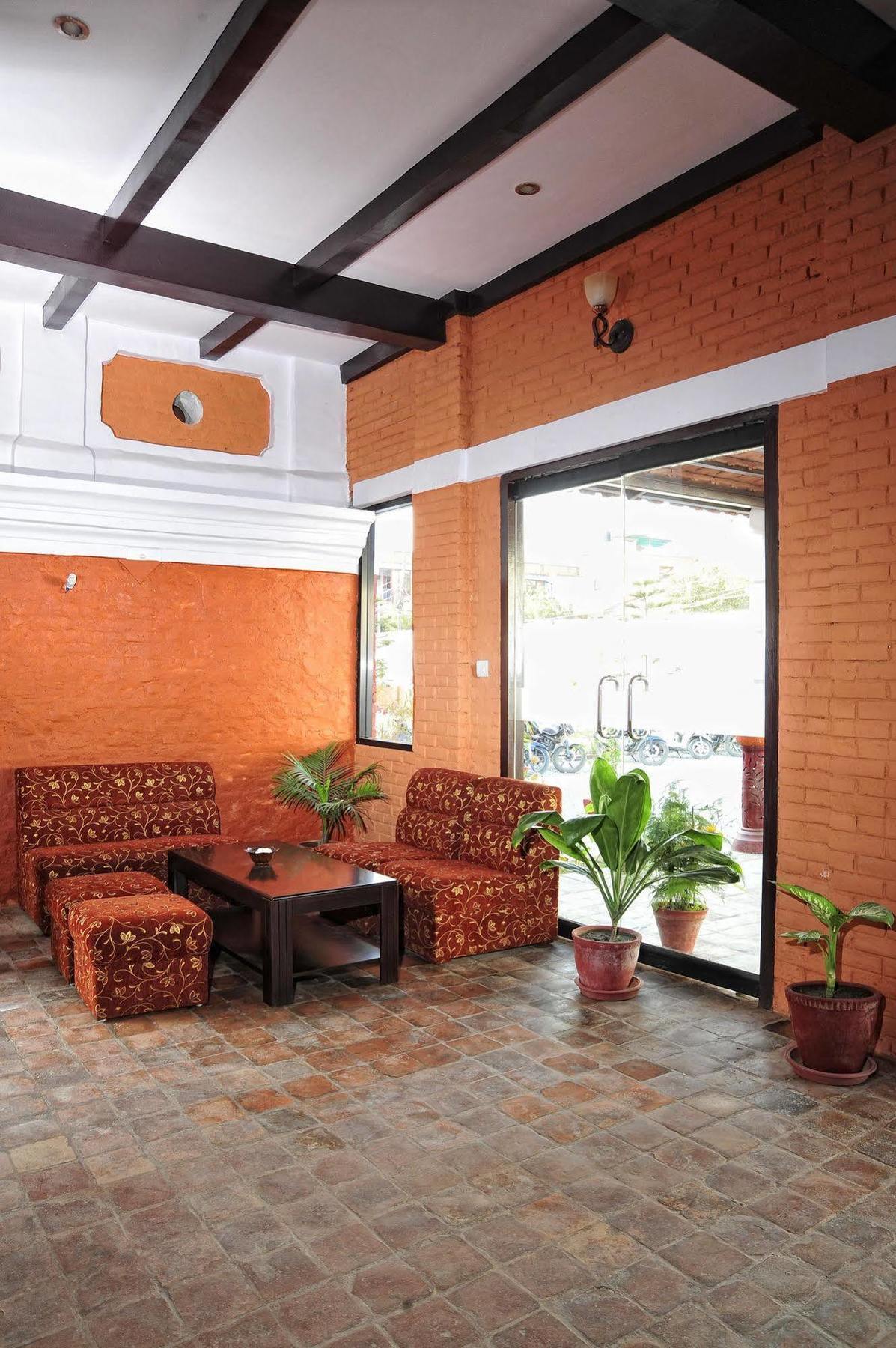 Oyo 738 Kaze Darbar Hotel