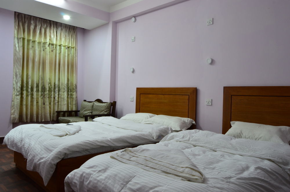 Famous House Hostel *