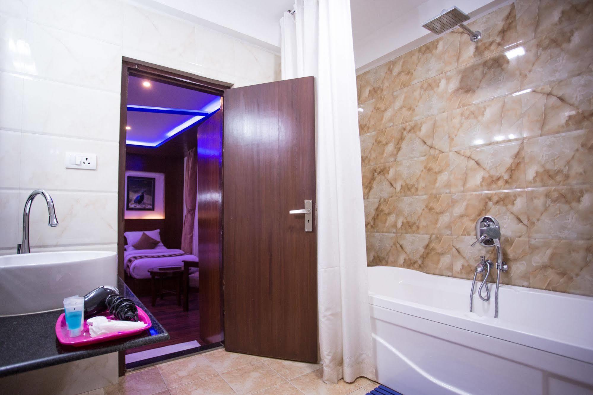 Aryatara 3*