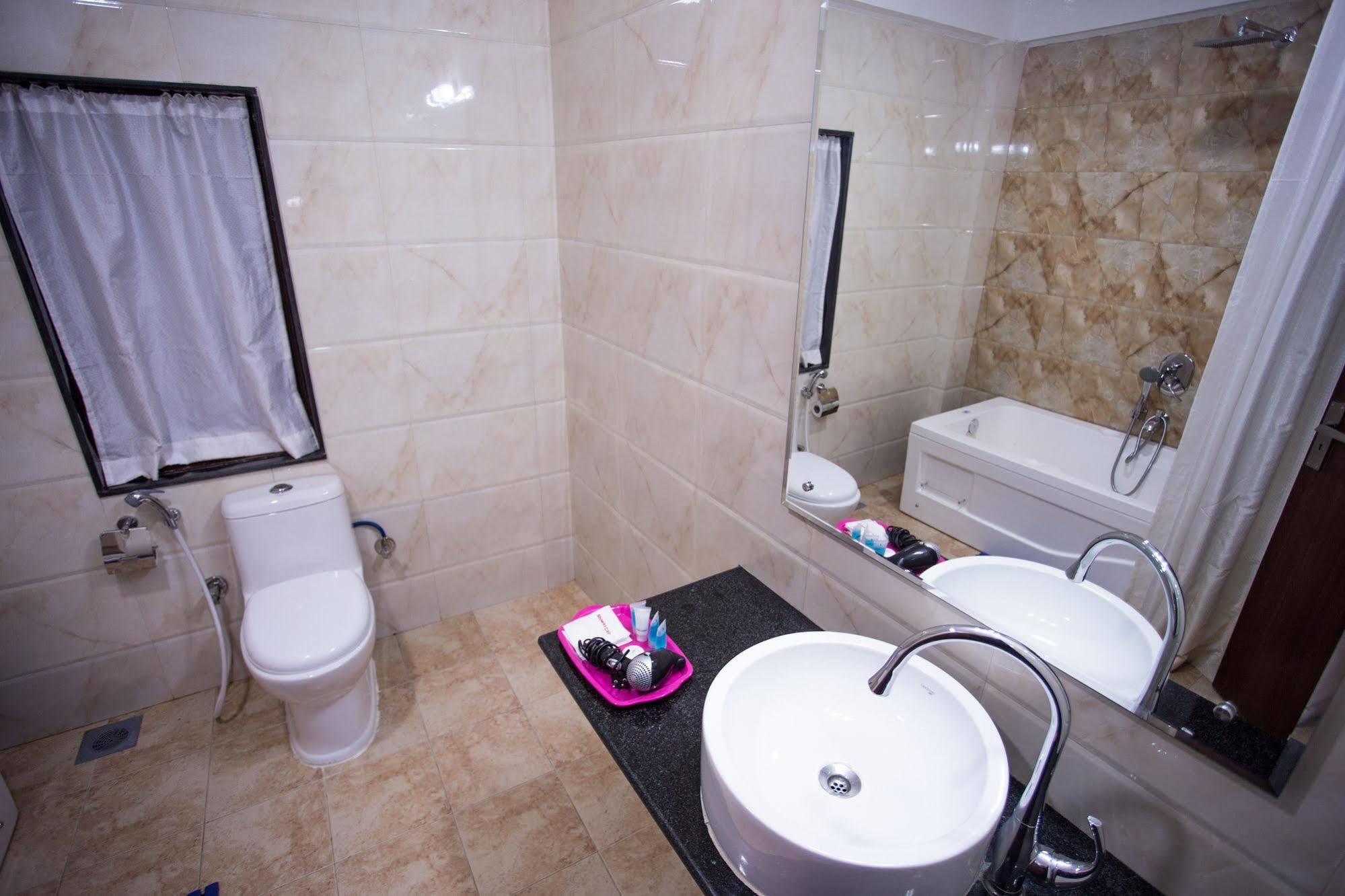 Hotel Aryatara 3*