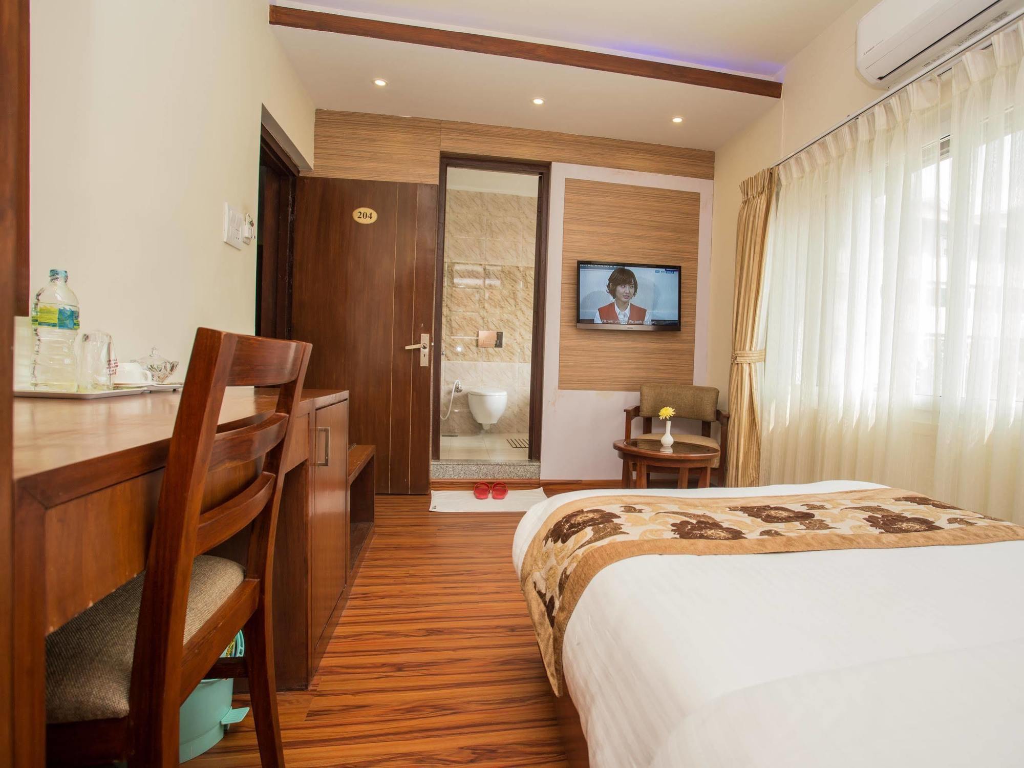Hotel Aryatara 3*