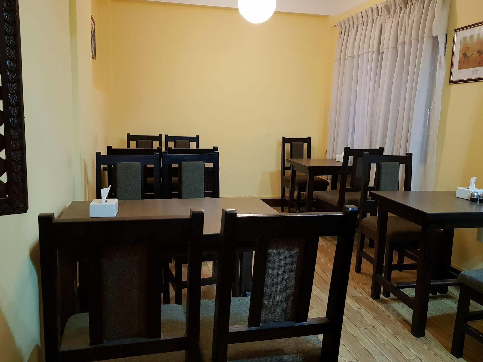 Hana Hotel 3*