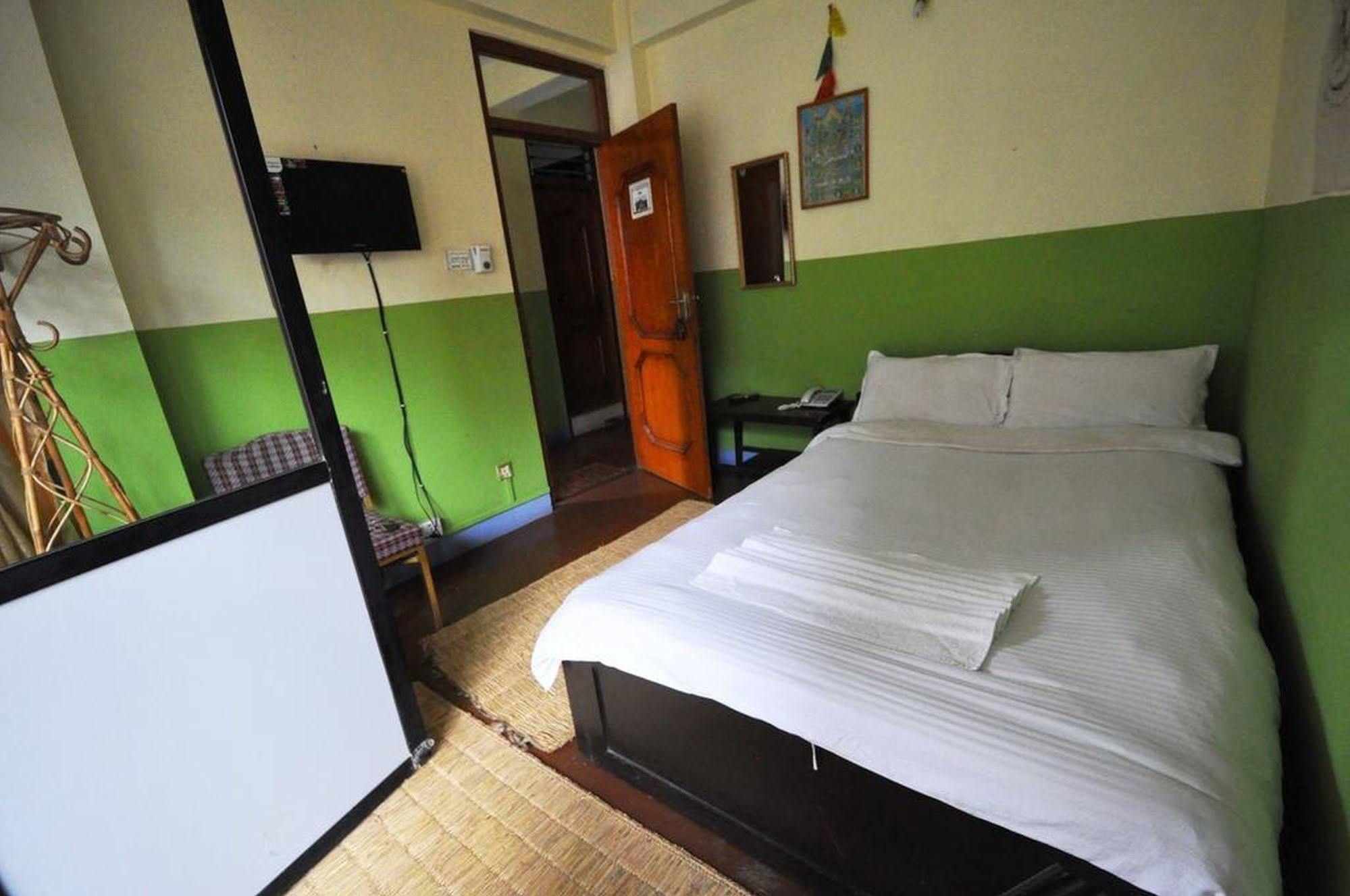 Metro Eco Hotel 2*