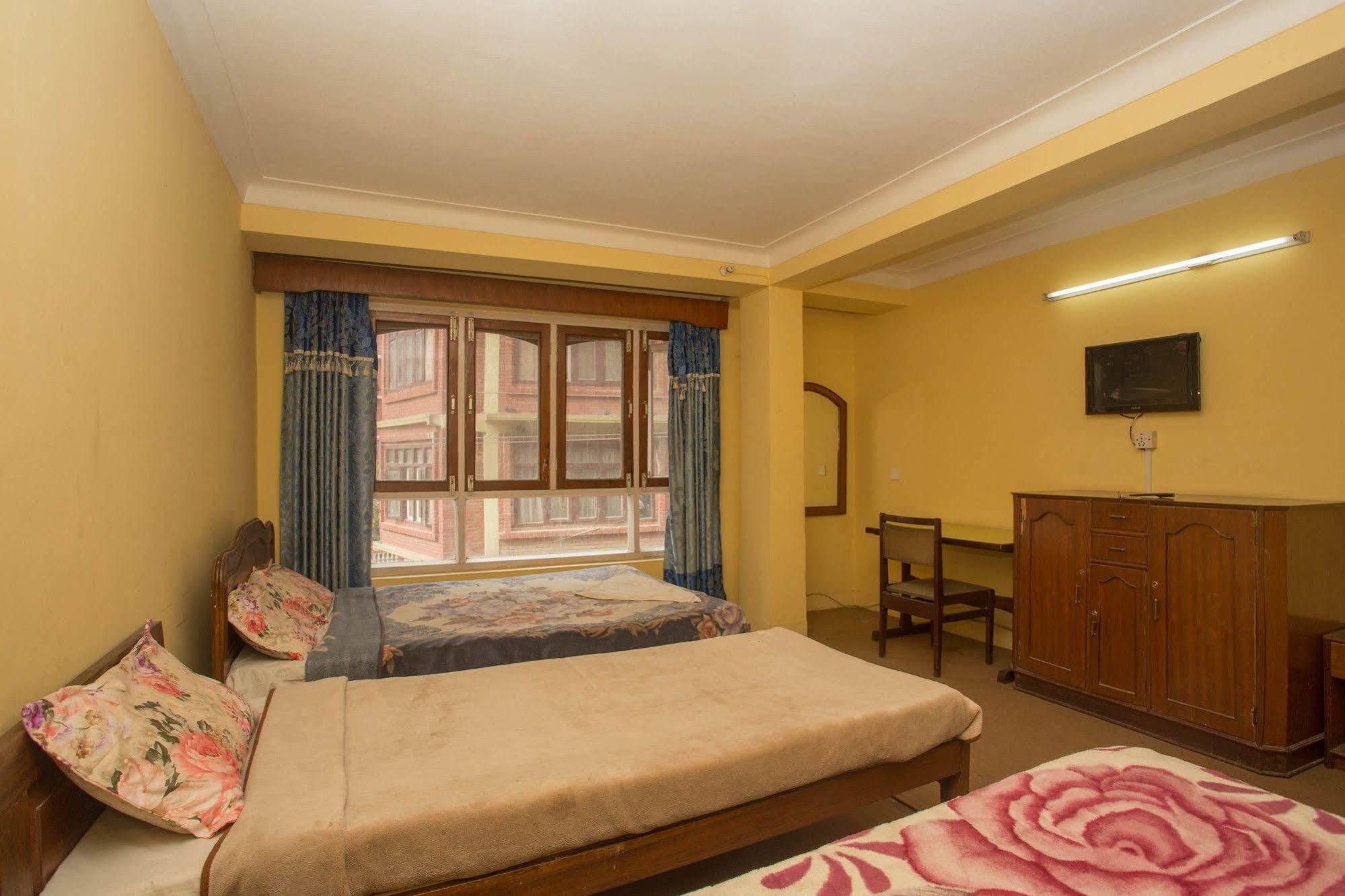 Red Panda Hotel 2*