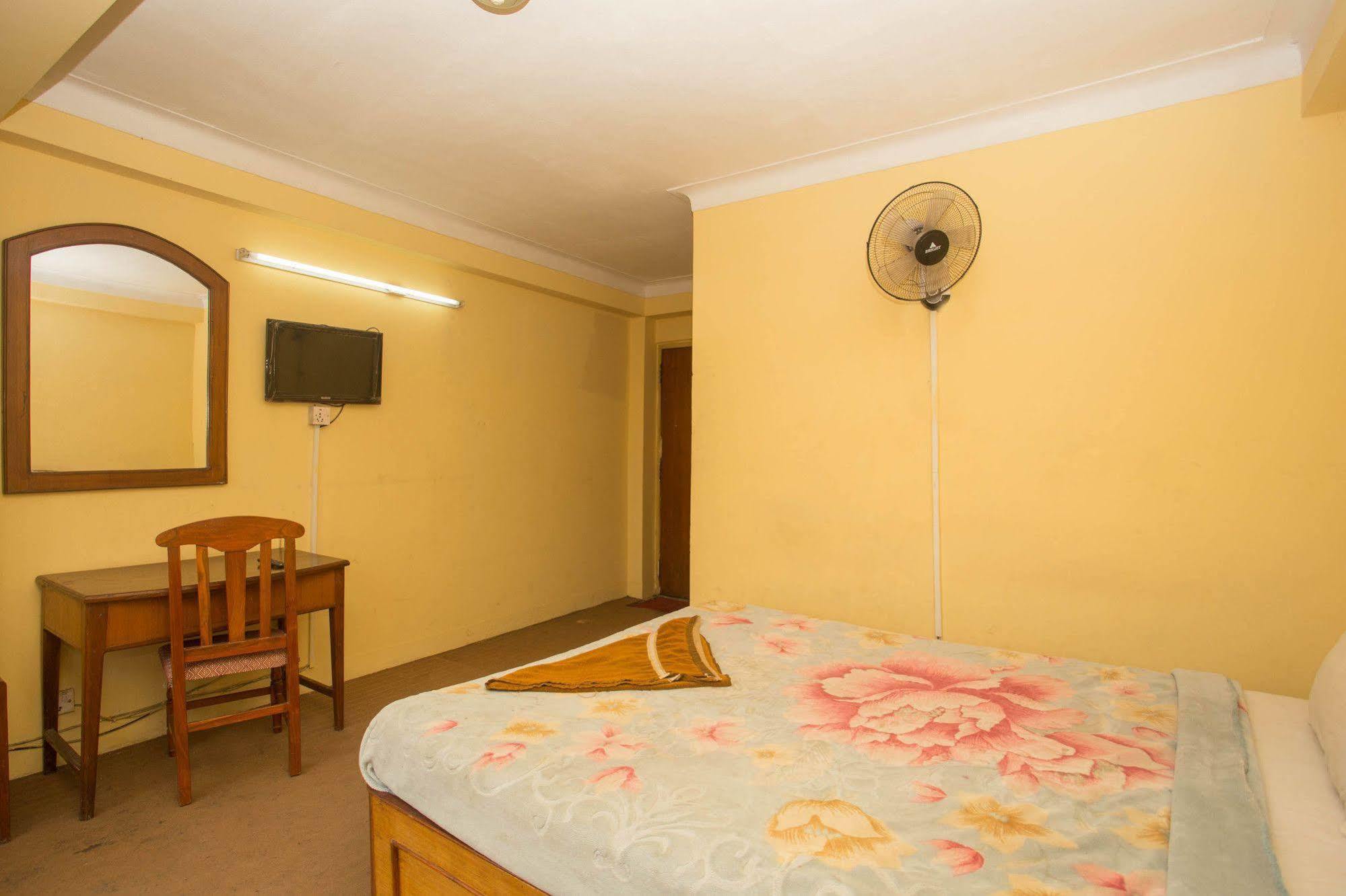 Hotel Red Panda 2*