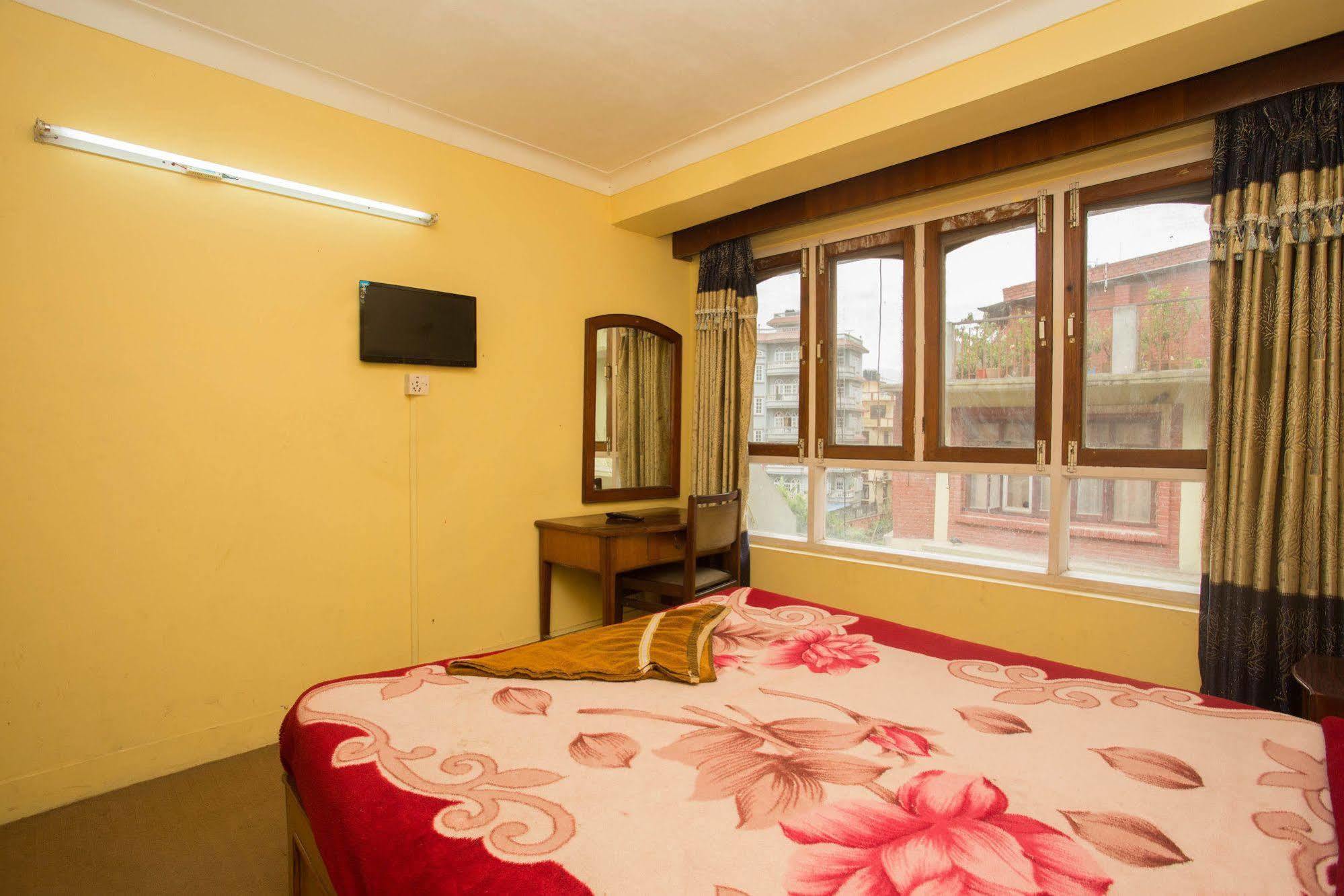 Hotel Red Panda 2*