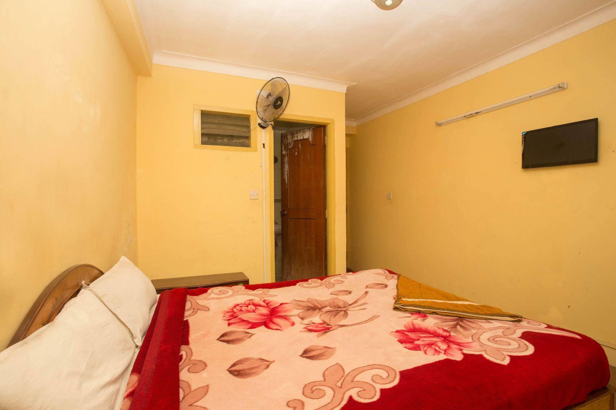 Red Panda Hotel 2*