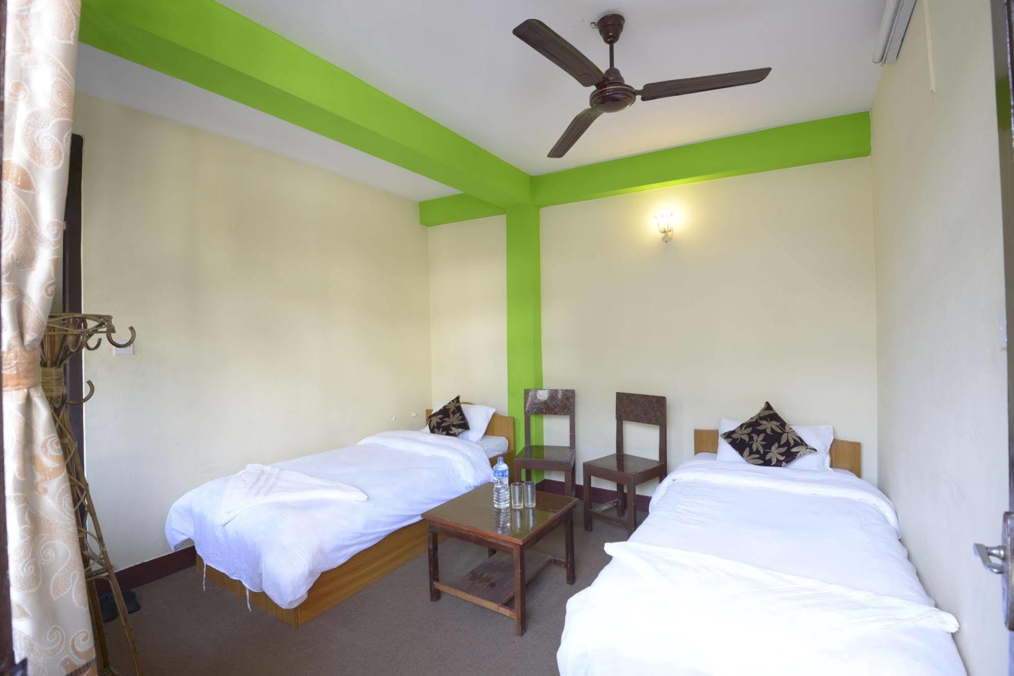 Yala Peak Albergue *
