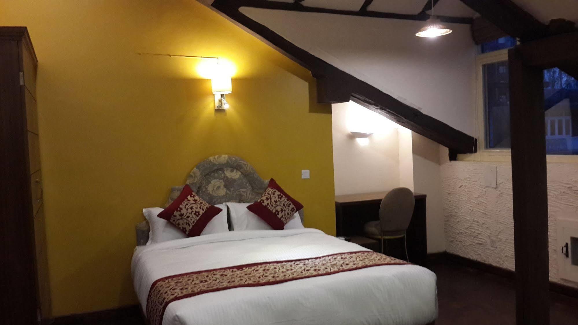 Heranya Hotel