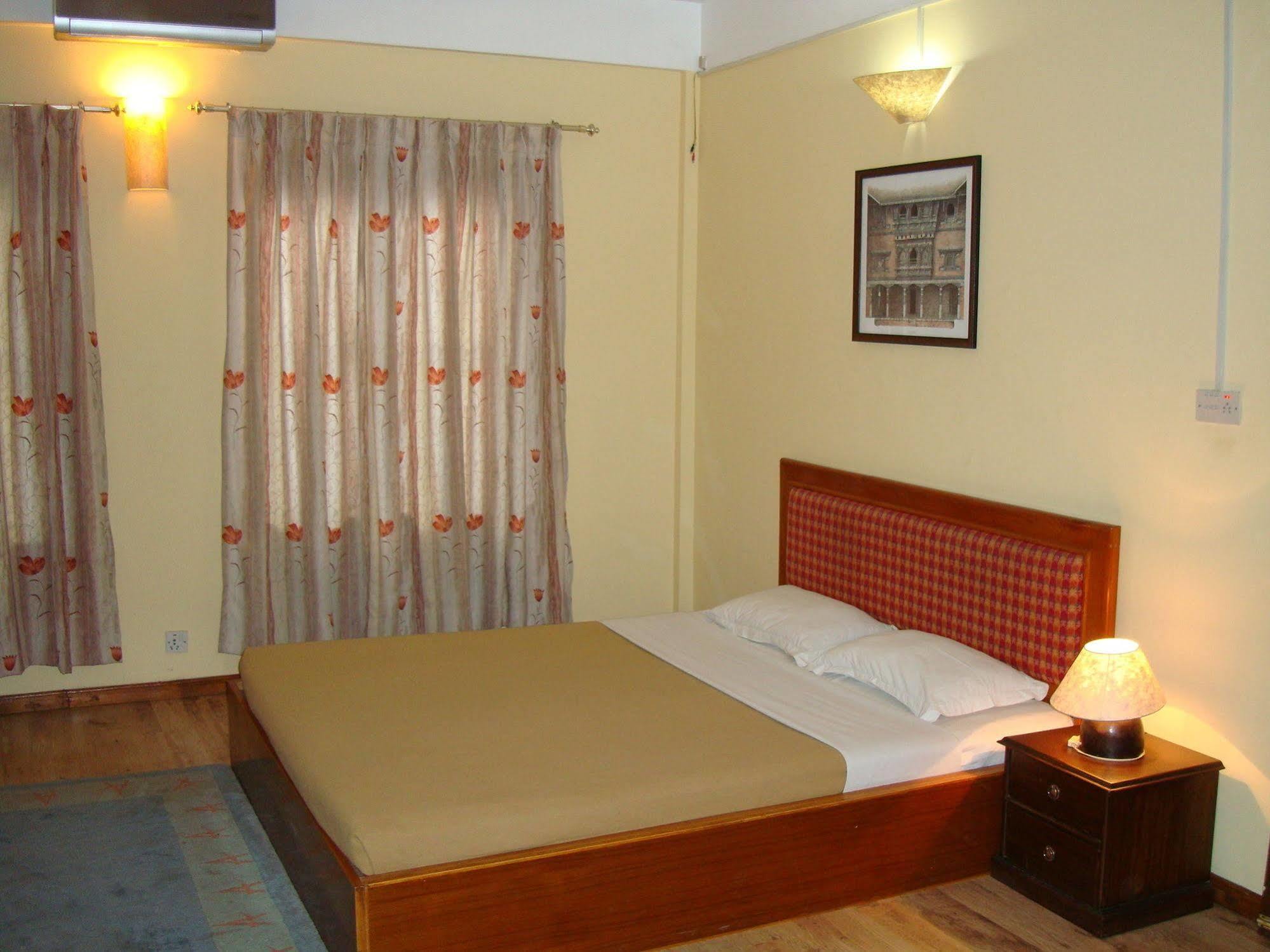 Royal Astoria 3*