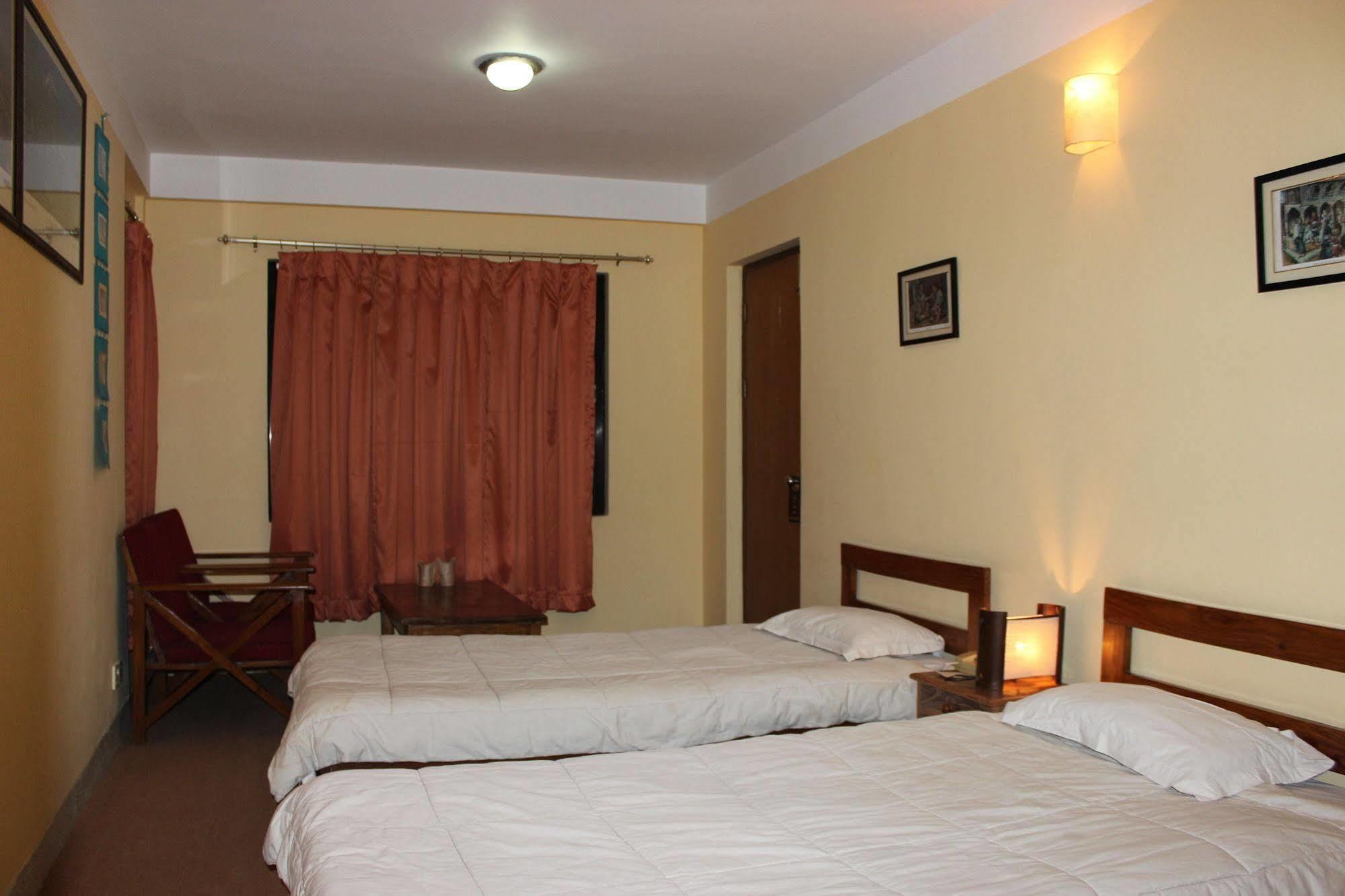 Royal Astoria 3*