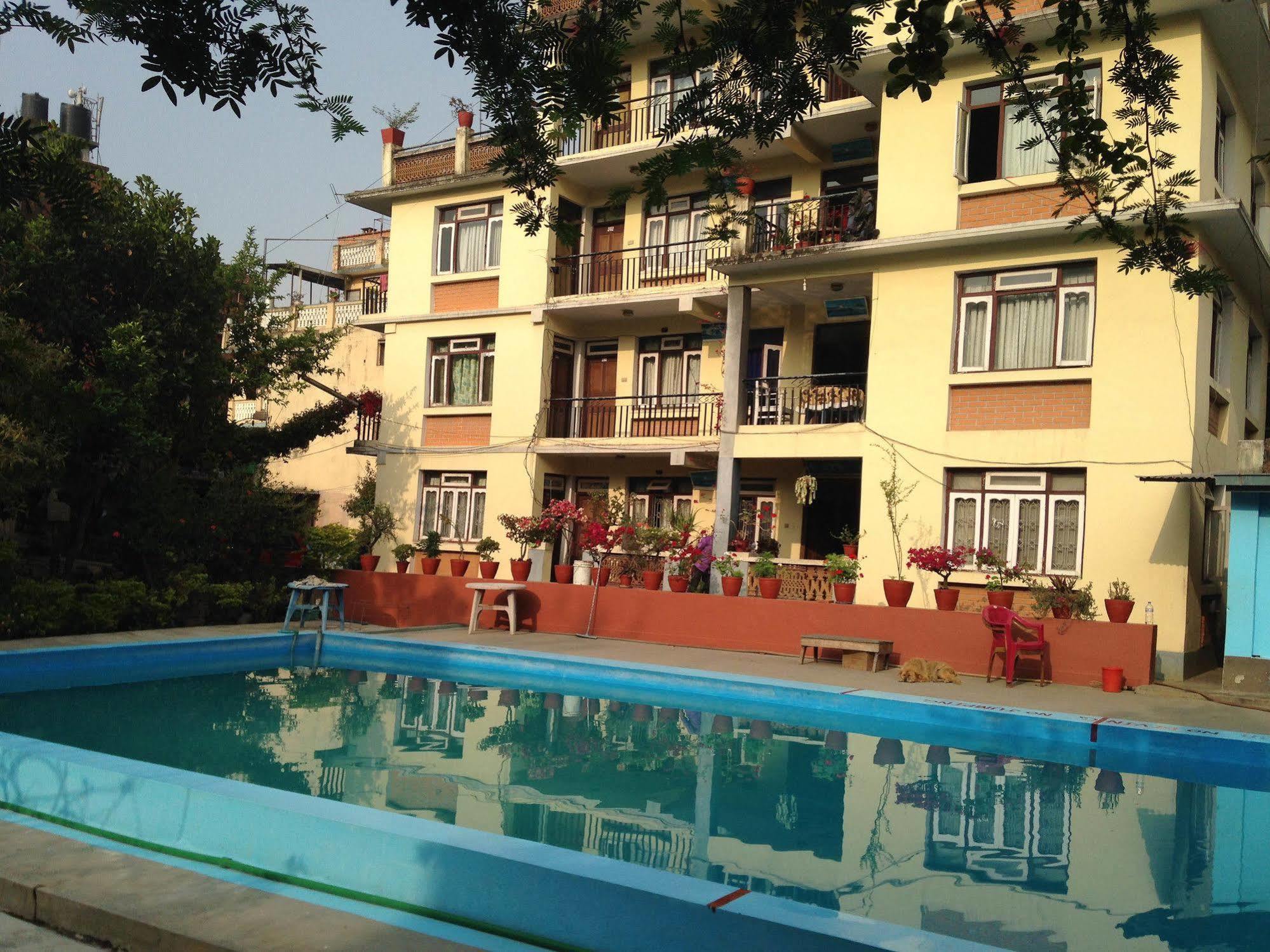 Garden Hotel 2*