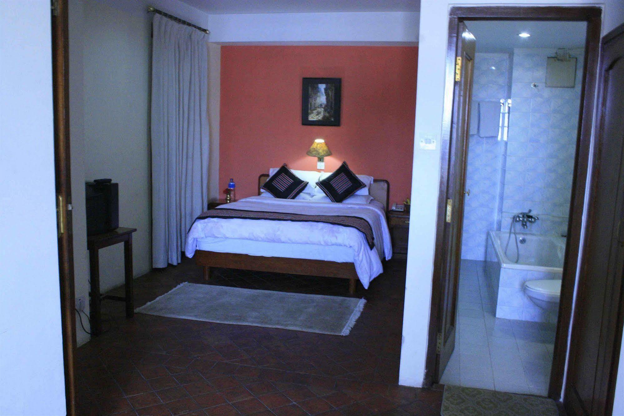 Hotel Heritage And Kathmandu