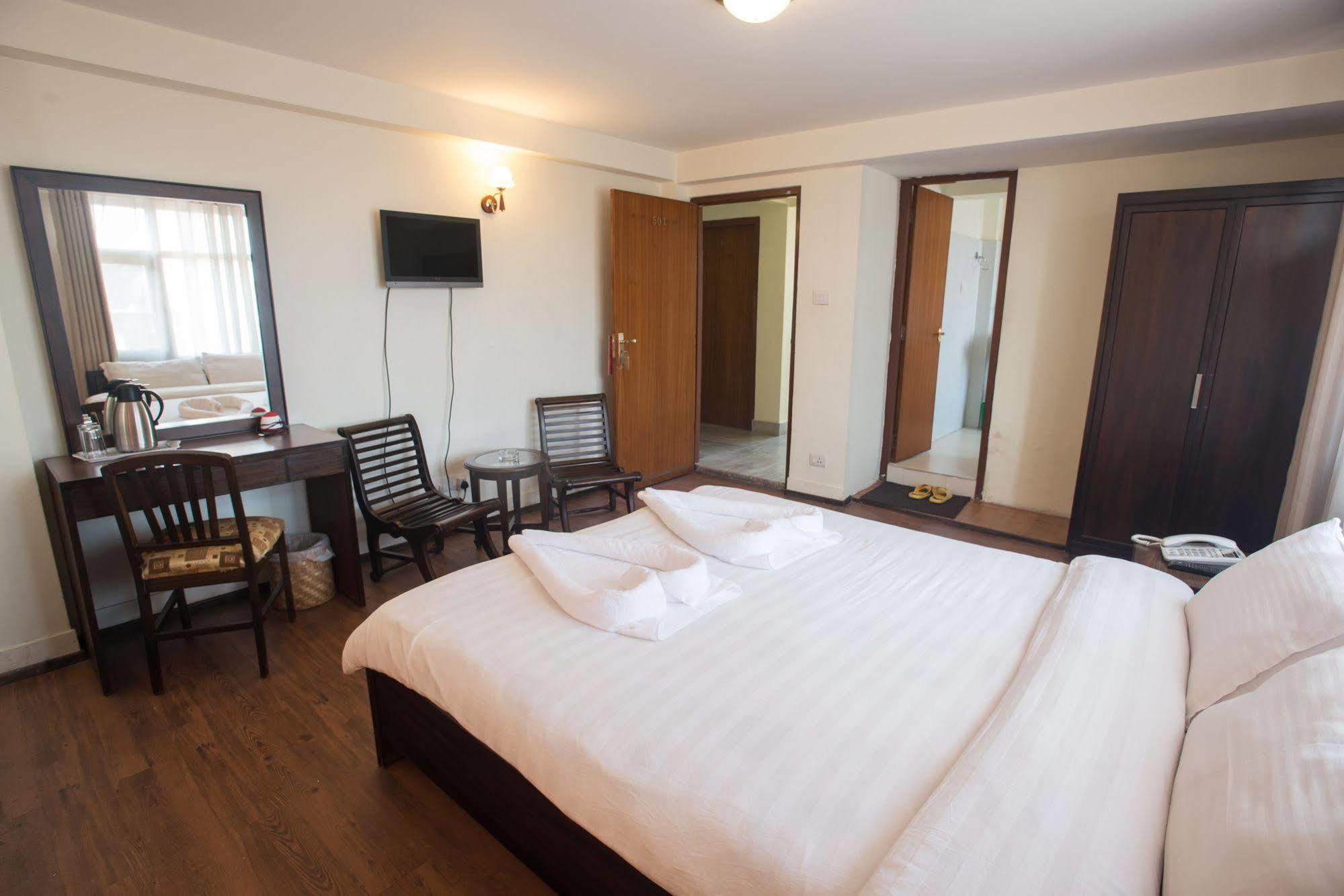 Yambu Hotel 3*