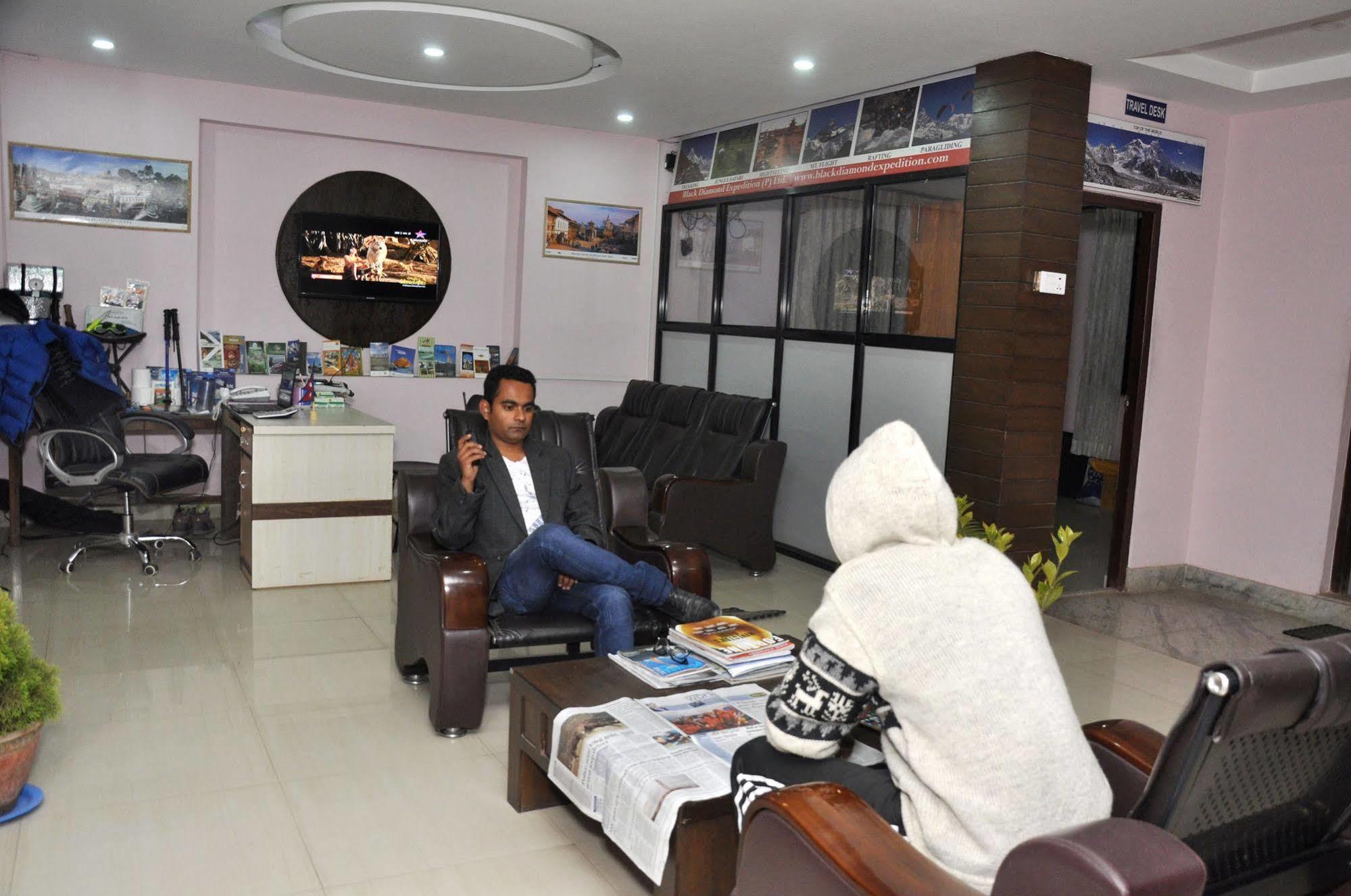 Hostel Famous House *